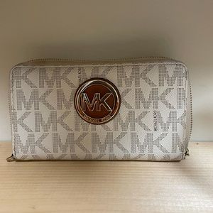 COPY - Michael Kors Wallet